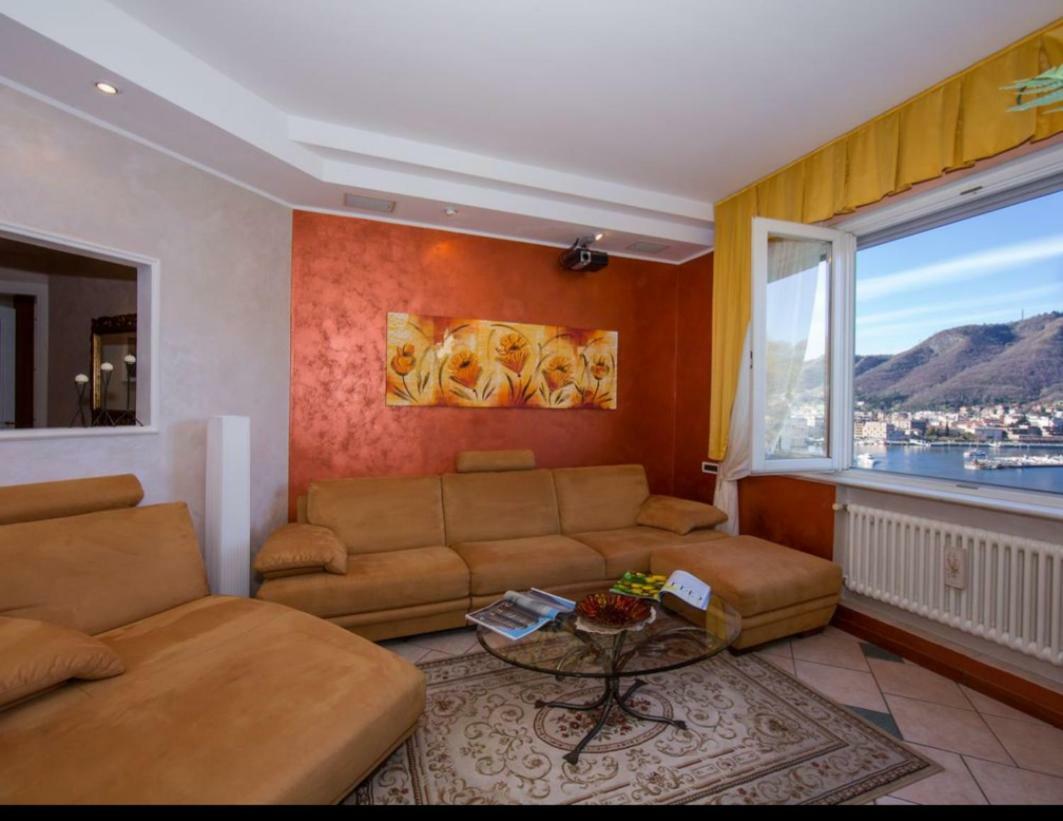 Lo Specchio Sul Lago - The House Of Travelers Como Luaran gambar