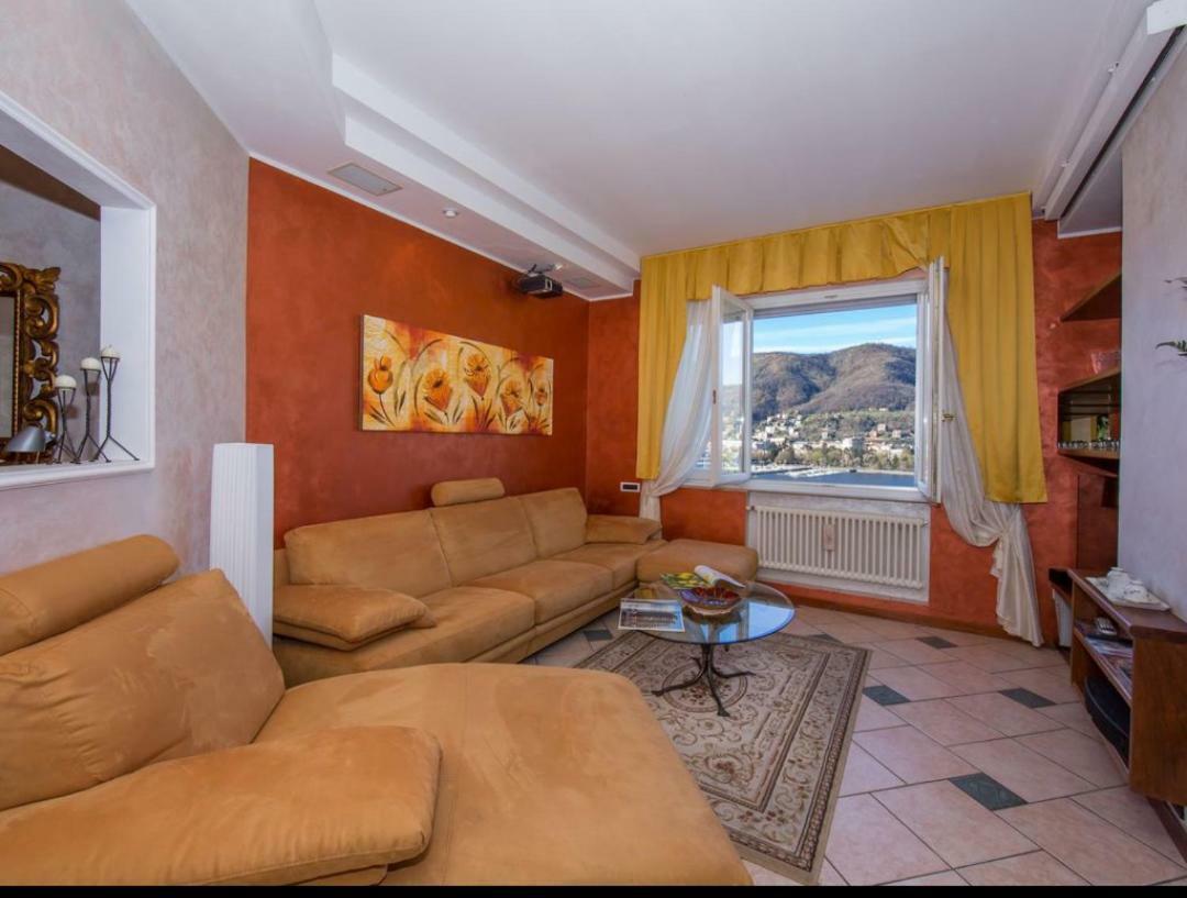 Lo Specchio Sul Lago - The House Of Travelers Como Luaran gambar